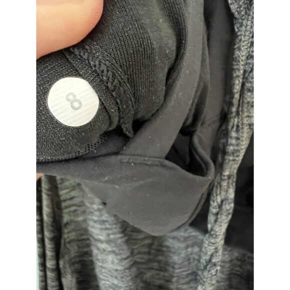 Lululemon Twist & Toil Womens Size 8 Black Gray Built-in Bra Tank Top - Picture 3 of 3